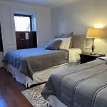 Share Historic Brownstone With The Host! Guest house