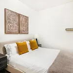 428-2w Newly Furnished Prime Location 2br Sleeps 5 *