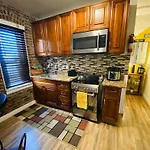 Nyc Cozy Private Bedroom With Free Parking & Near Subway - Business & Tourists Apartment *