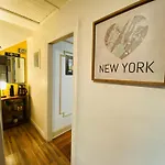 Nyc Cozy Private Bedroom With Free Parking & Near Subway - Business & Tourists Apartment *