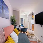 2 Bedroom Paradise In Hells Kitchen Manhattan