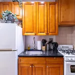 2 Bedroom Paradise In Hells Kitchen Manhattan