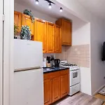 2 Bedroom Paradise In Hells Kitchen Manhattan Apartment *