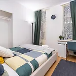 2 Bedroom Paradise In Hells Kitchen Manhattan Apartment New York