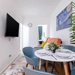 2 Bedroom Paradise In Hells Kitchen Manhattan * New York