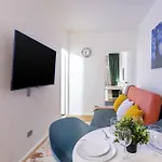 Apartment 2 Bedroom Paradise In Hells Kitchen Manhattan *