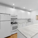 105-1B 4Br In The Heart Of The East Village