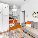 Chic Sunny Retreat In Park Slope