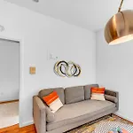 Chic Sunny Retreat In Park Slope