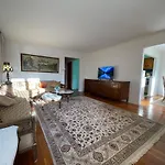 Apartment Luxury Three Bedroom In A Private House *