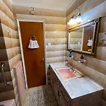 Luxury Three Bedroom In A Private House Apartment *