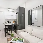 317-1B Modern 1Br Ues W D