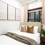 317-1B Modern 1Br Ues W D