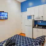 Metropolitan Manhattan Apartment
