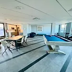 Peaceful Quiet Spacious New Modern Penthouse 3-Bedroom Apartment With A Balcony