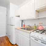 Lovely Near Park Apartment *