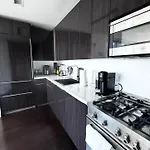 Chic Skyline 1Br Retreat