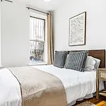 Stylish & Comfy 4Bdr & 1Bth In Midtown Manhattan