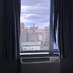Hotel Umbrella Bronx *