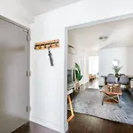 39-2 Renovated 3br Prime Hudson Yards Area *