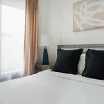 39-2 Renovated 3br Prime Hudson Yards Area *