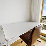 Apartment Sunny Oasis With Wd I Air I Desk I Free Park *