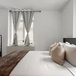Apartment Modern 2br Steps From New York's Iconic Broadway