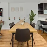 Apartment Modern 2br Steps From New York's Iconic Broadway New York