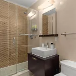 Modern 2br Steps From New York's Iconic Broadway Apartment *