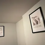 Union Square Studio 4 With Shower - Shared Toilet