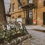 Union Square Studio 4 With Shower - Shared Toilet