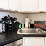 Stylish One Bedroom Apt On Ues
