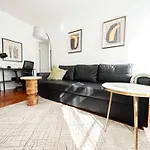Stylish One Bedroom Apt On Ues