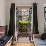 Stylish Studio In Central Park Best Location Ever