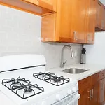 Ruby Room At Brighton Beach 2-Min Walk To Ocean & Subway Chic Stay
