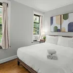 Modern Manhattan Retreat Near Central Park