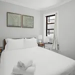 Modern Manhattan Retreat Near Central Park