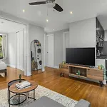 Modern Manhattan Retreat Near Central Park