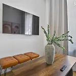 Apartment Designer 2 Bedroom Comfort Near Park