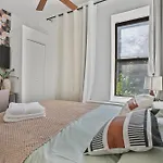 Designer 2 Bedroom Comfort Near Park New York
