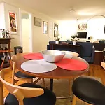 Brooklyn, Garden, Spacious, Great Location, 1 Stop To Manhattan