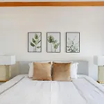 Contemporary 2 Bed 2 Bath Apt Bright And Sunny