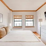 Contemporary 2 Bed 2 Bath Bright And Sunny New York