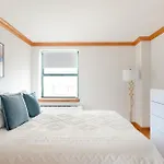 Apartment Contemporary 2 Bed 2 Bath Bright And Sunny New York