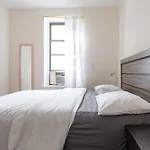 5 Bedroom 2 Bath Full Floor Midtown