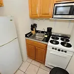 Cozy Studio! Steps To Central Park & Upper E Side!