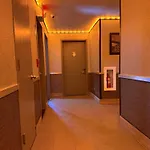 Hotel Umbrella Bronx *
