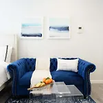 240-15 Luxury Studio Prime Location W&D