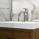 69-2a Prime Lower East Side 1br Brand New Apartment