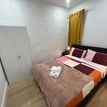 2 Bedroom Modern Unit In Central Manhattan